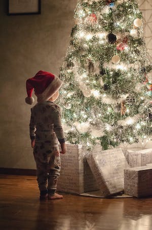 xmas-tree-child image
